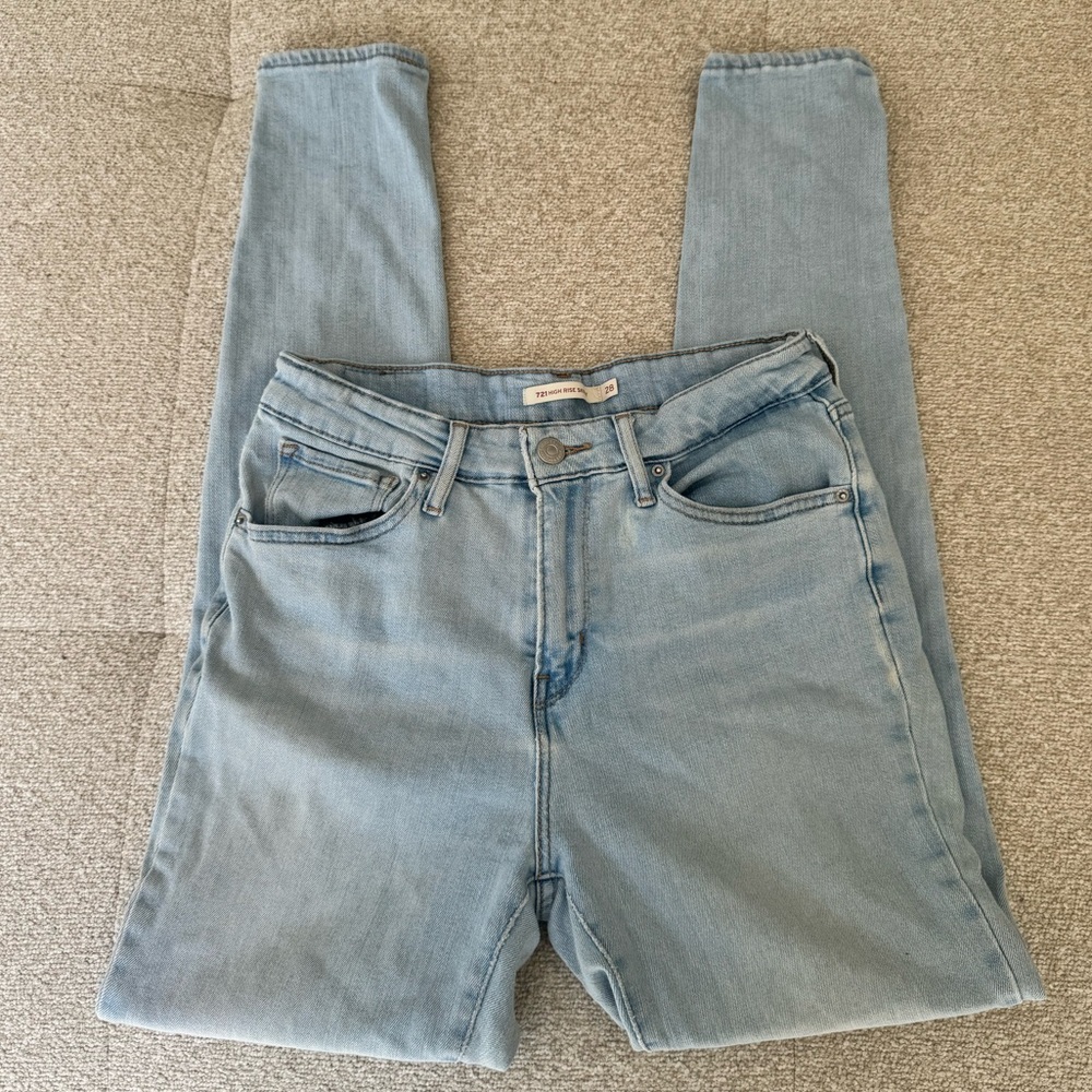 Levi’s 721 High Rise Skinny Jeans – Light Wash (Size 28)